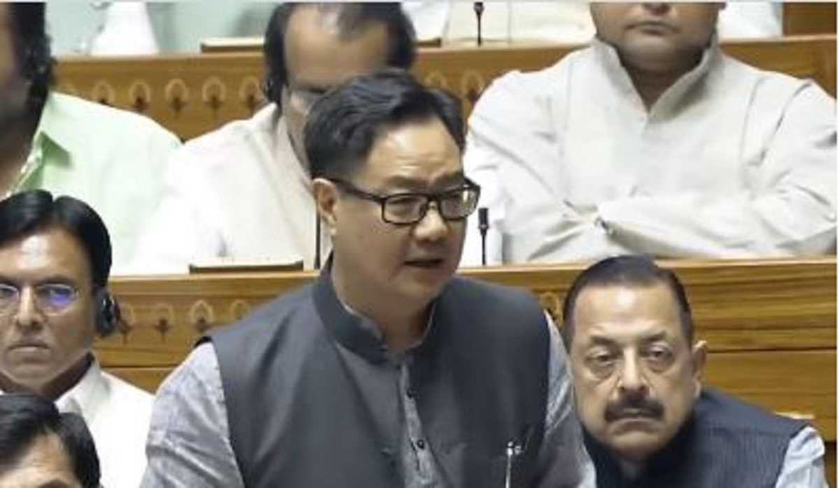 लोकसभा में वक्फ संशोधन विधेयक पेश, किरेन रिजिजू ने कहा, संसद की बिल्डिंग को भी किया गया था क्लेम .